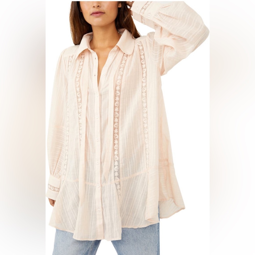 Free People   Womens “Mikaela”
Champagne Toast Long Sleeve Tunic
Size XS  NWOT